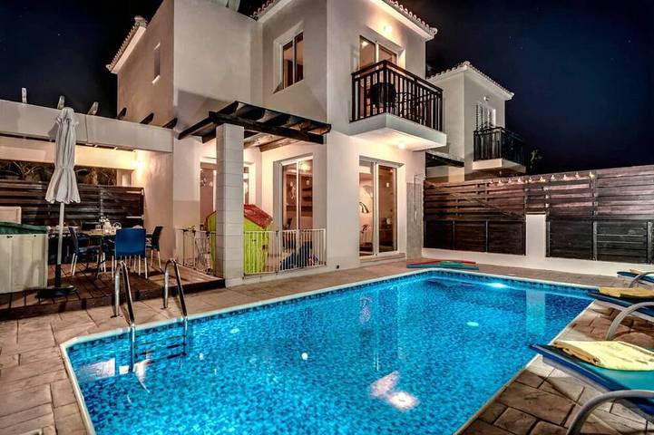 Vacation rental for 4 people, with Balcony in South Cyprus