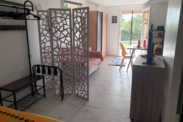 Location de vacances pour 2 personnes, avec jardin ainsi que terrasse et piscine à Flagnac - 4