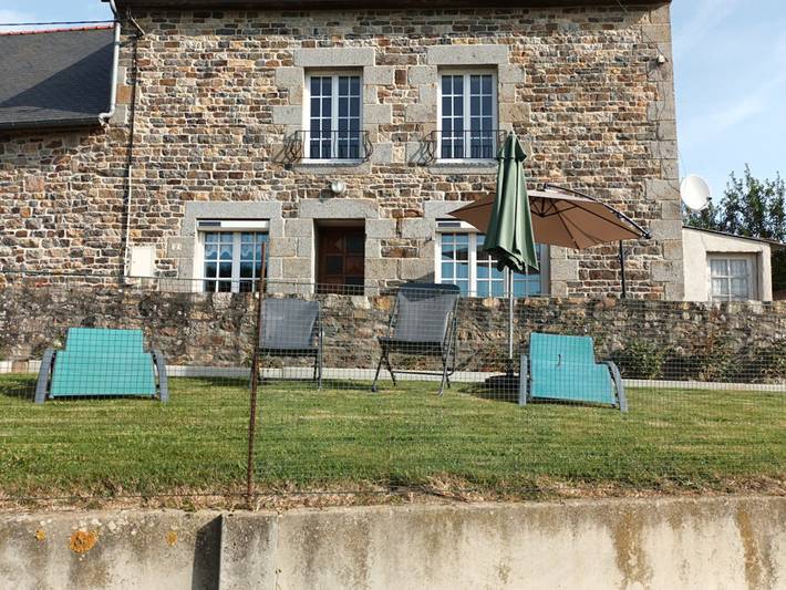 Gîte pour 5 personnes, avec jardin et terrasse dans Gosné