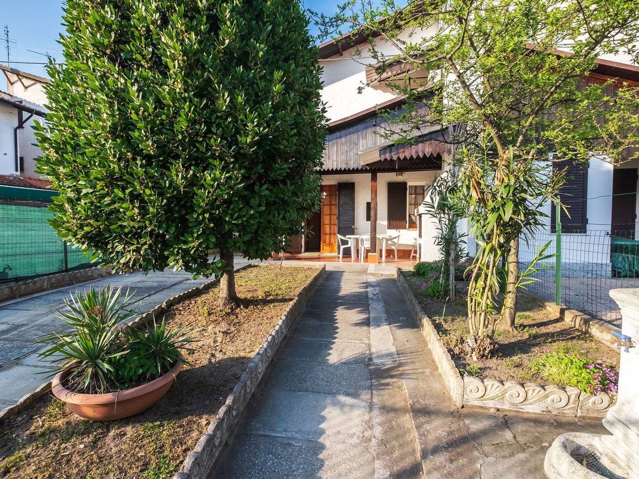 Vertikales Eckhaus mit zwei Bädern in Lido delle Nazioni, Provincia de Ferrara