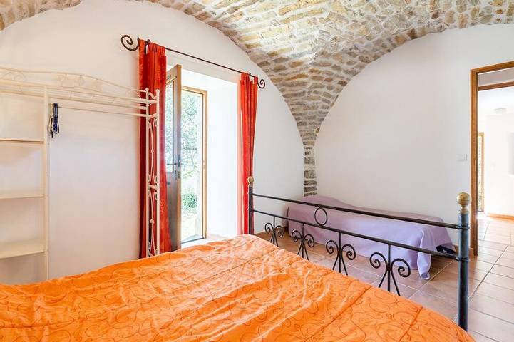 Location de vacances pour 5 personnes, avec terrasse ainsi que piscine et jardin, animaux acceptés à Les Vans - 3