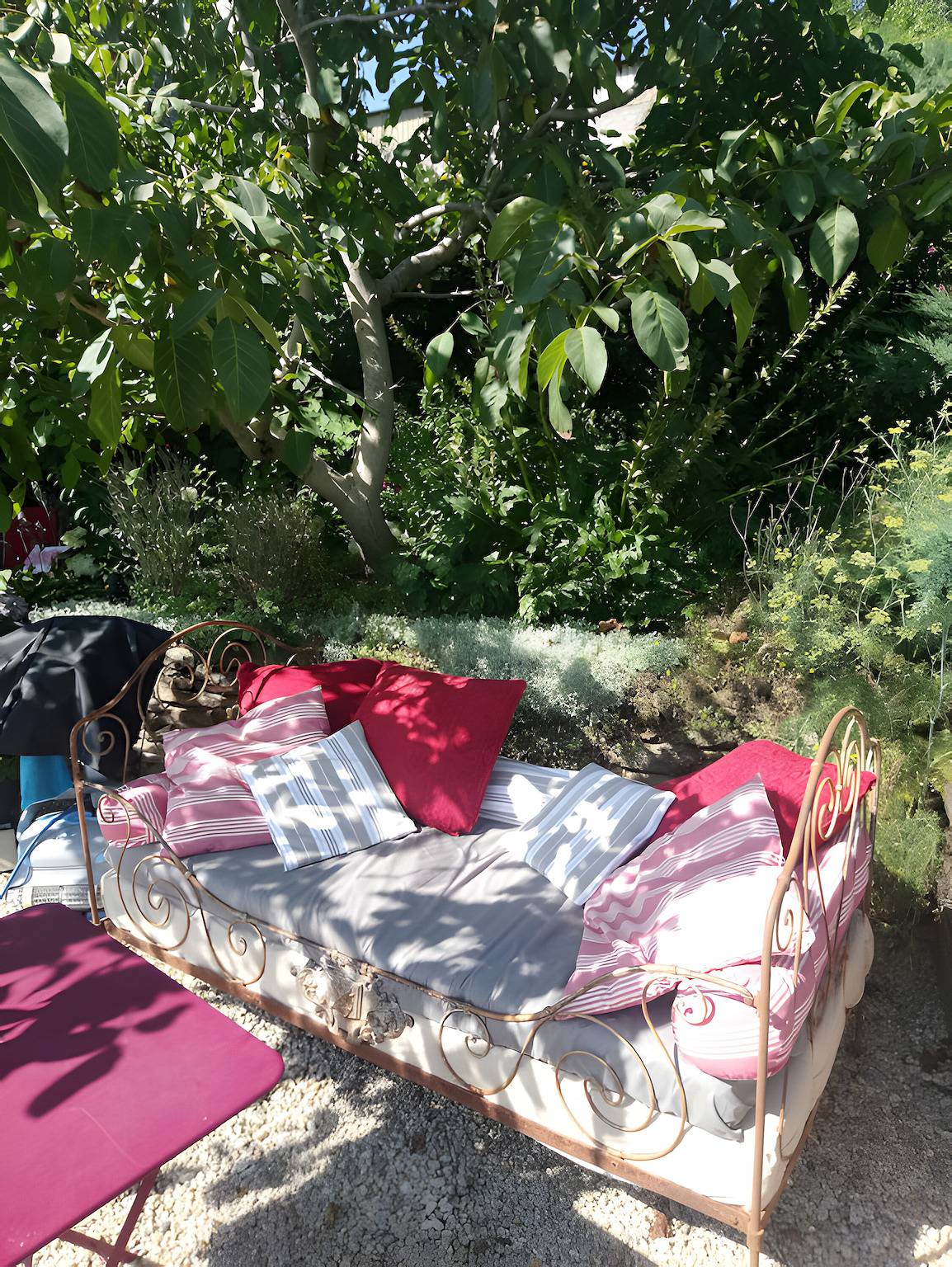 Chambre d’hôtes « La Chambre des Fleurs » avec piscine partagée, terrasse privée et Wi-Fi in Le Fel, Aveyron