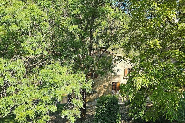 Location de vacances pour 10 personnes, avec terrasse et jardin, animaux acceptés à Pégairolles-de-l'Escalette
