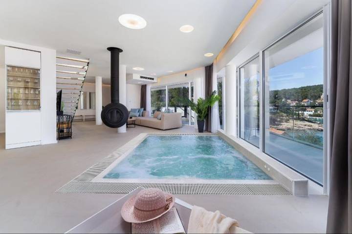 Ferienhaus für 8 Personen, mit Balkon und Whirlpool sowie Terrasse und Sauna auf Hvar