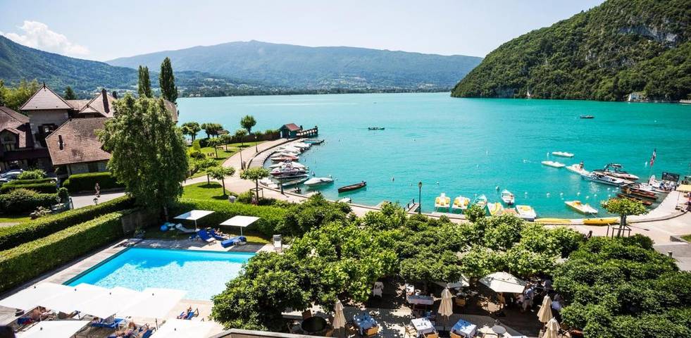 Hôtel pour 2 personnes, avec jacuzzi et jardin ainsi que piscine et sauna