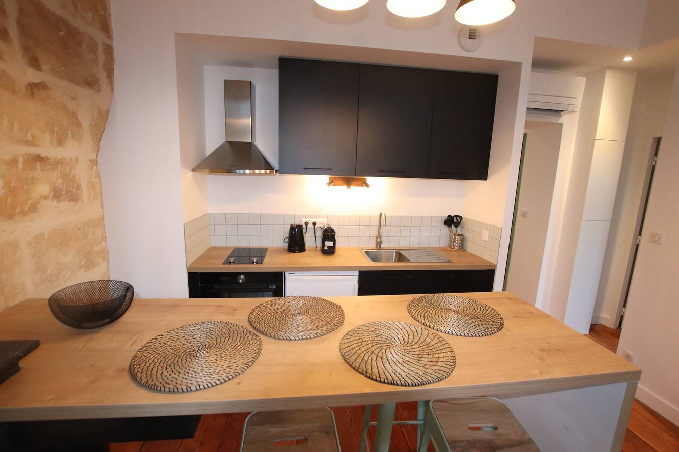 Entire apartment, Charming and radiant flat of 55 m² located in the heart of Bordeaux in Bordeaux, Bordeaux region