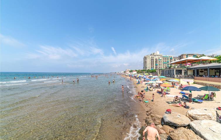 Appartamento intero, Appartamento sulla spiaggia con WiFi, vista e parcheggio. in Spiaggia di Follonica (Scarlino), Follonica