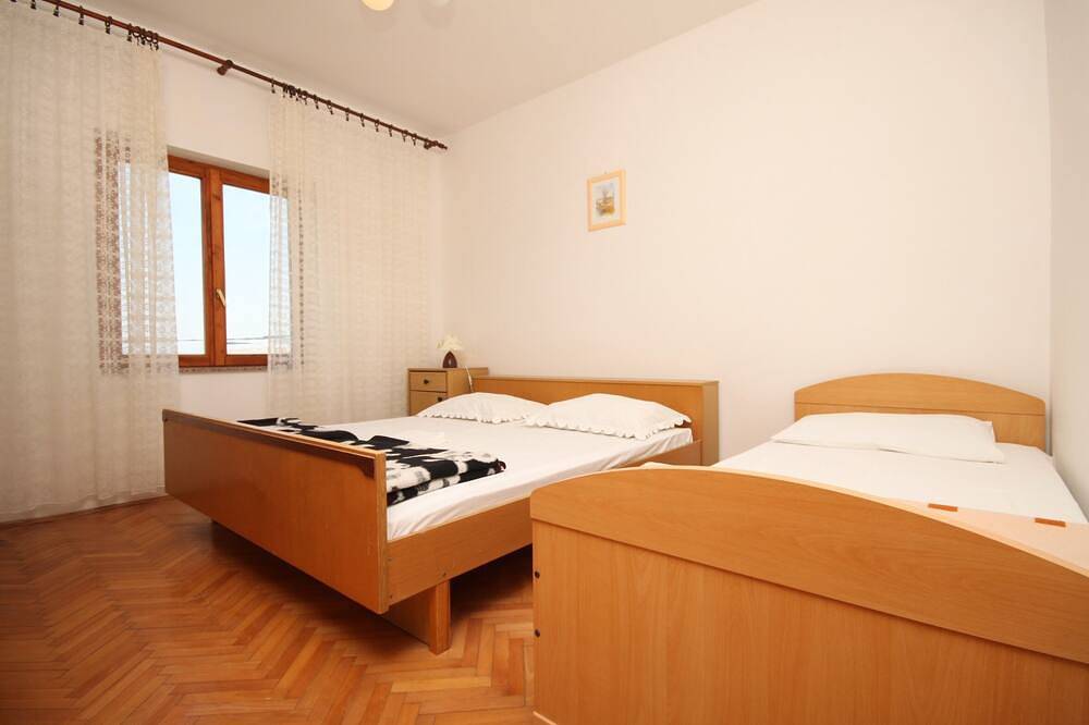 Ganze Wohnung, 2-Zimmer-Ferienwohnung am Strand Metajna (Pag in Metajna, Pag