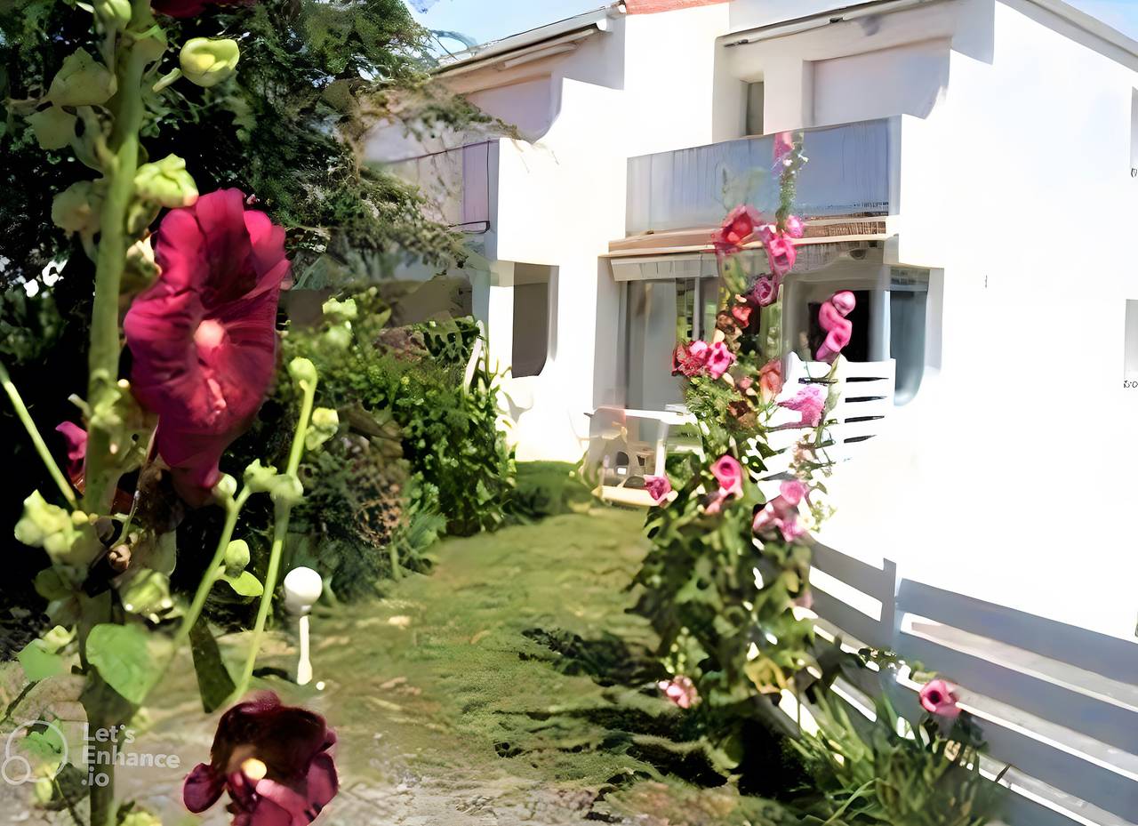 Ganze Wohnung, Schöne Ferienwohnung 'Le Vent Du Large', 80 m vom Meer, umzäunter Garten, Terrasse, Wlan, privater Parkplatz in Vaux-sur-Mer, Côte de Beauté