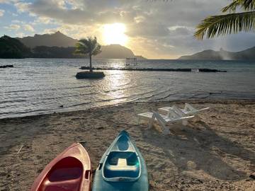 Maison d’hôte pour 2 personnes, avec vue ainsi que terrasse et jardin dans Huahine