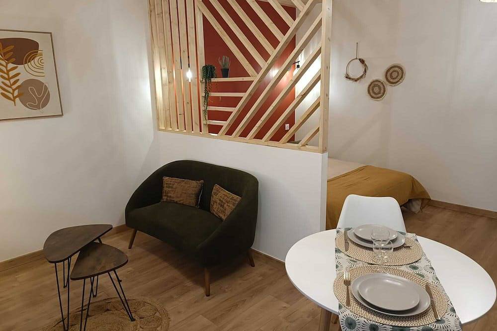 Appartement entier, Studio dans le Minervois entre mer et montagne. in Bize-Minervois, Côte méditerranéenne (France)