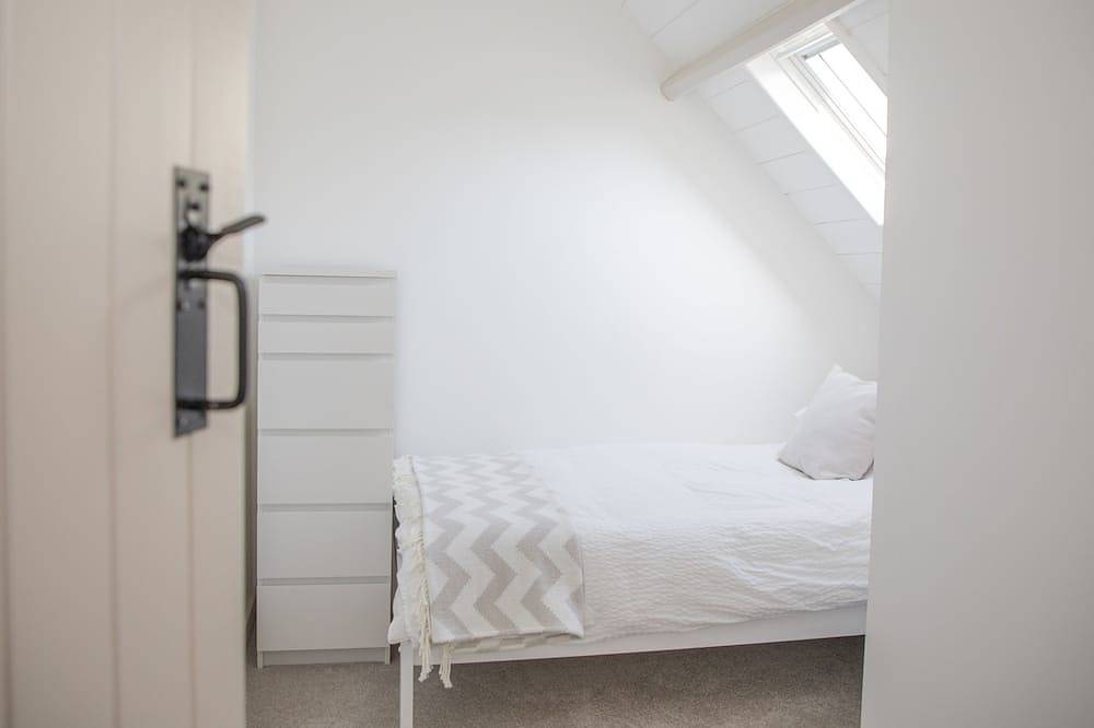 A beautifully renovated, wonderfully positioned old Chapel with large garden in Wiltshire