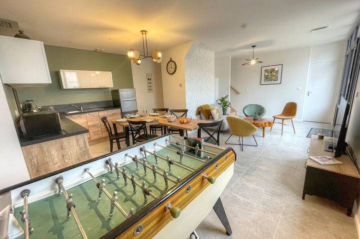 Gîte pour 5 personnes, avec terrasse ainsi que piscine et jardin