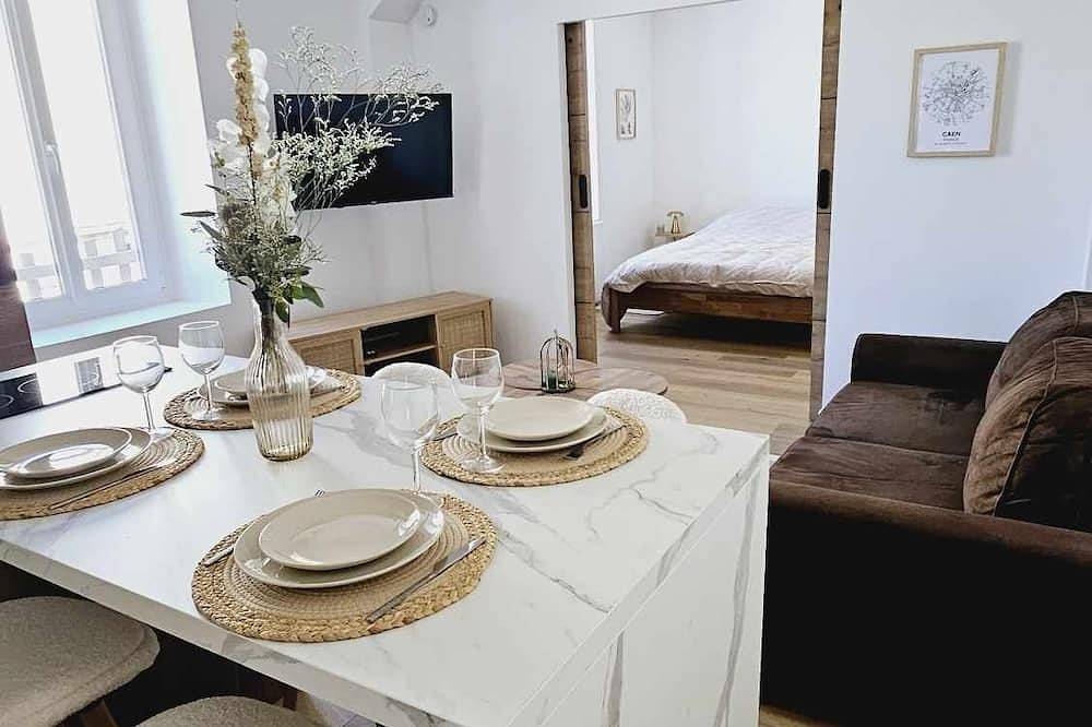 Apartamento entero, Apartamento-L'hirondelle-Confortable-Baño privado con bañera-Terraza in Saint-Martin-des-Marais, Región de Caen