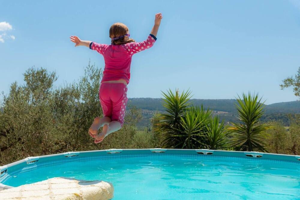 Idyllic Gialova apartment overlooking Navarino Bay. 3mins drive to the beach in Peloponnes