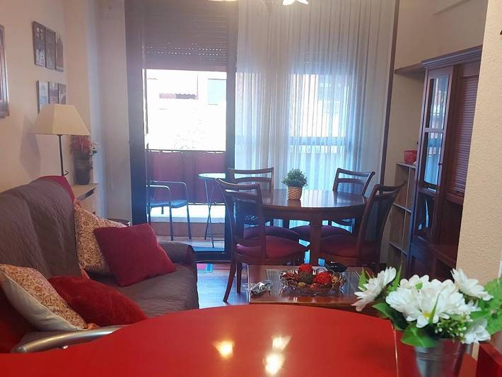 Apartamento de vacaciones para 4 personas, con jardín además de piscina y vistas - 1