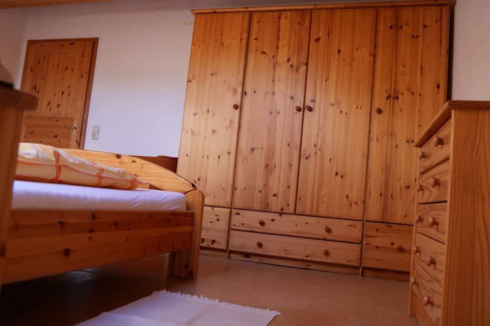 Ganze Wohnung, Komfortabel eingerichtete Ferienwohnung für 6 Personen am Nationalpark Bayr Wald in Sankt Oswald-Riedlhütte, Šumava Mountains