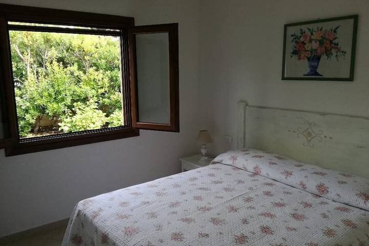Bellissimo appartamento in villa con vista mare e curatissimo giardino in Punta Molara, San Teodoro