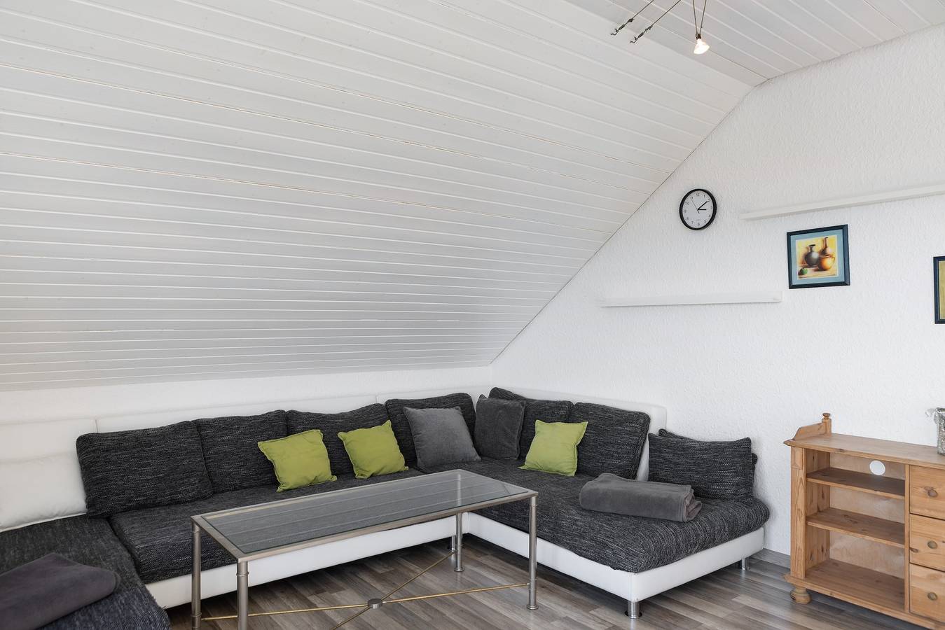 Ganze Wohnung, Ferienwohnung 'Heidi's Panoramablick' mit Bergblick, Balkon und Wi-Fi in Meinhard, Werratal
