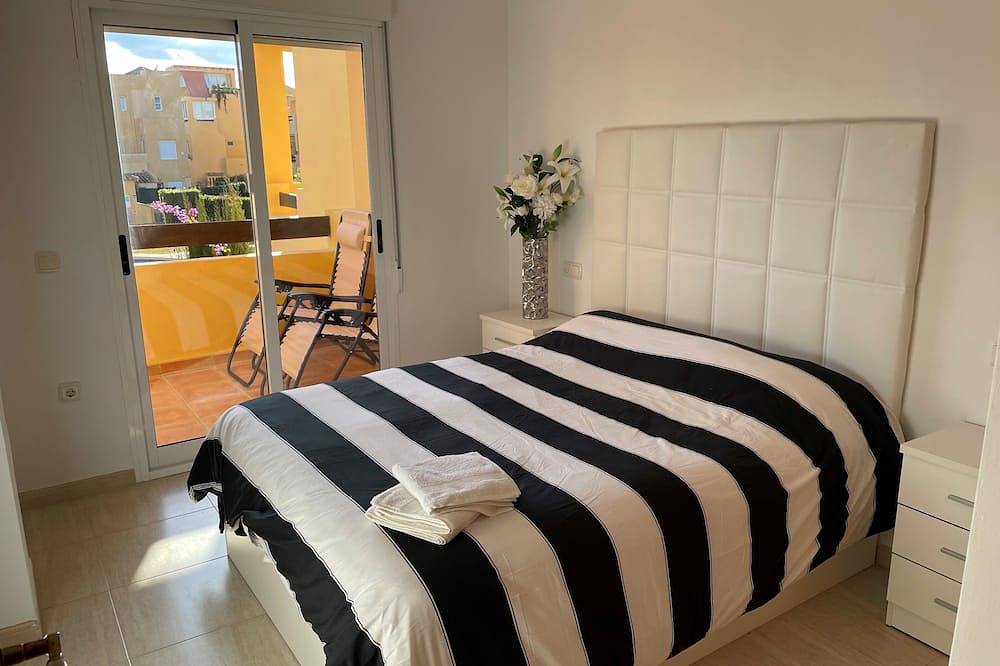 Ganze Wohnung, A stunning 2 bedroom apartment 5 min walk to the beautiful beaches of Vera Playa in Playas de Vera, Vera