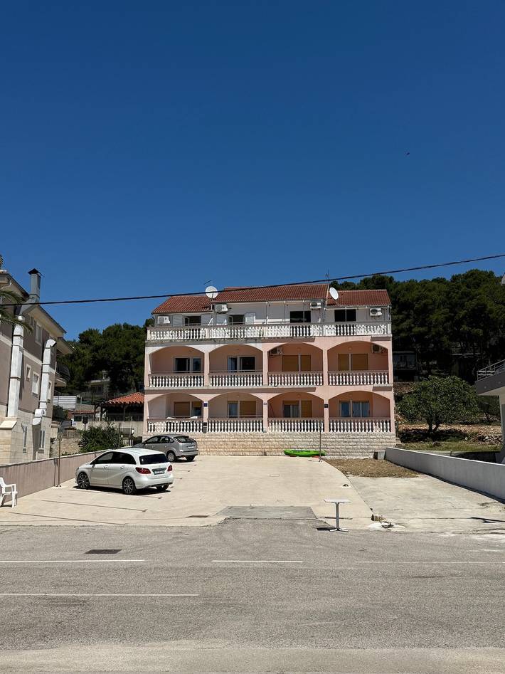 Ganze Wohnung, 1-Zimmer-Ferienwohnung mit Terrasse und Meerblick Kukljica, Ugljan -a in Kukljica, Insel Ugljan