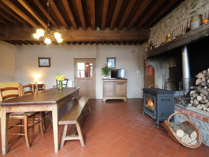 Landhaus mit Holzofen und Parkplatz, Haustiere erlaubt in Chalaux, Naturpark Morvan