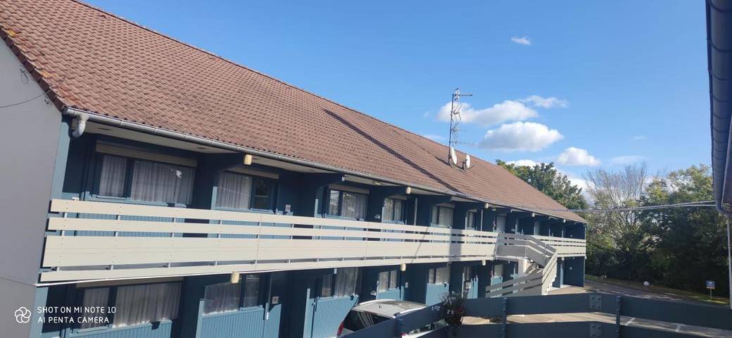Hôtel pour 3 personnes, avec Terrasse ainsi que Jardin et Vue à Lutterbach