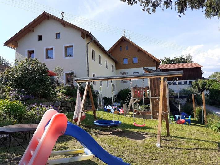 Ferienhaus für 4 Personen, mit Garten und Terrasse in Grafenau