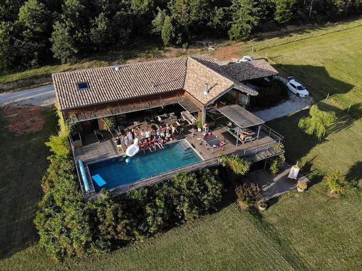 Location de vacances pour 19 personnes, avec Terrasse et Jardin ainsi que Piscine et Vue à Saint-Papoul