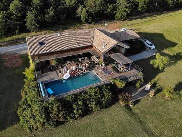 Location de vacances pour 20 personnes, avec jardin ainsi que vue et piscine à Saint-Papoul