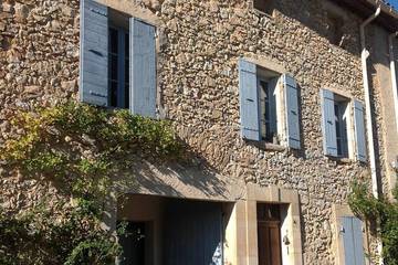 Gîte pour 5 personnes, avec terrasse et jardin à Le Barroux