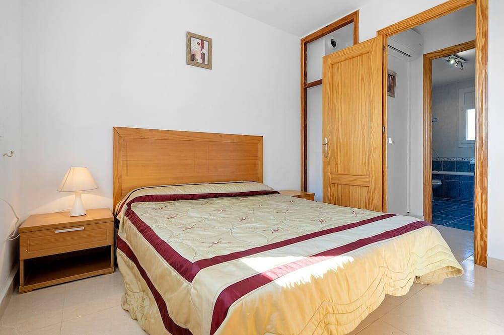 Villa for up to 10-12 people with air conditioning and 400m. to the sea. in Miami Playa, Costa Dorada
