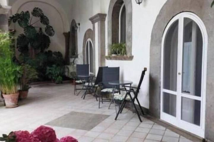 The House of Camellias | Elegant Double Room with Patio in Meta, Sorrento Coast