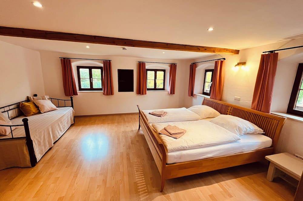 Ganze Wohnung, Ferienwohnung Wendelstein, 180qm mit Balkon, für max. 8 Personen in Wendelstein, Brannenburg