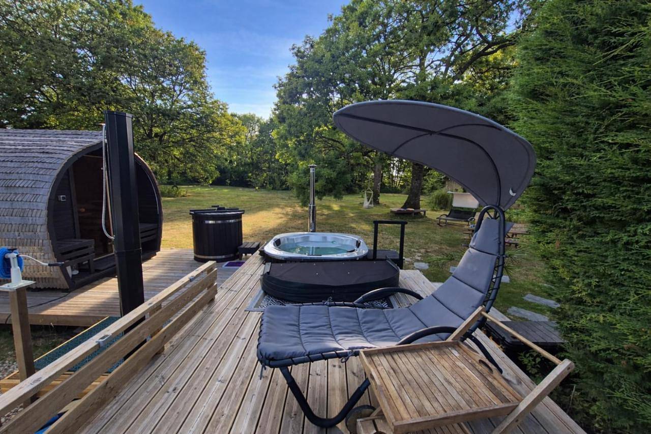 Raya Sunshine Wellness Retreat - Hot Tub & Sauna in Luchapt, Vienne (France)