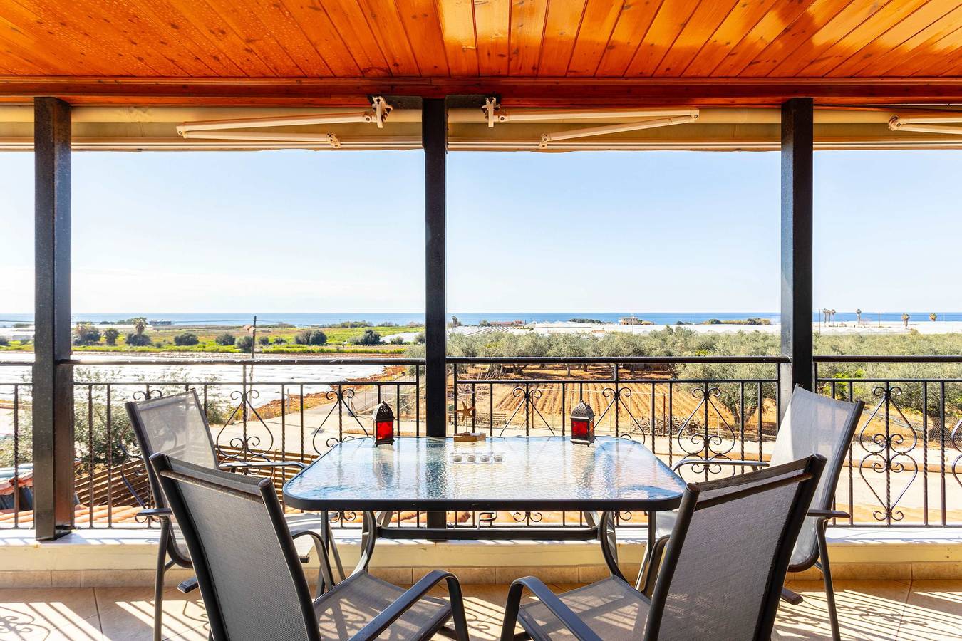 Ganze Wohnung, Ferienwohnung für 4 Personen mit Garten in Golf von Kyparissia