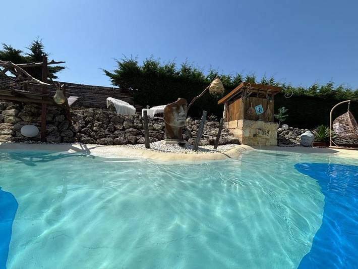 Location de vacances pour 2 personnes, avec jardin et piscine à Berson - 2