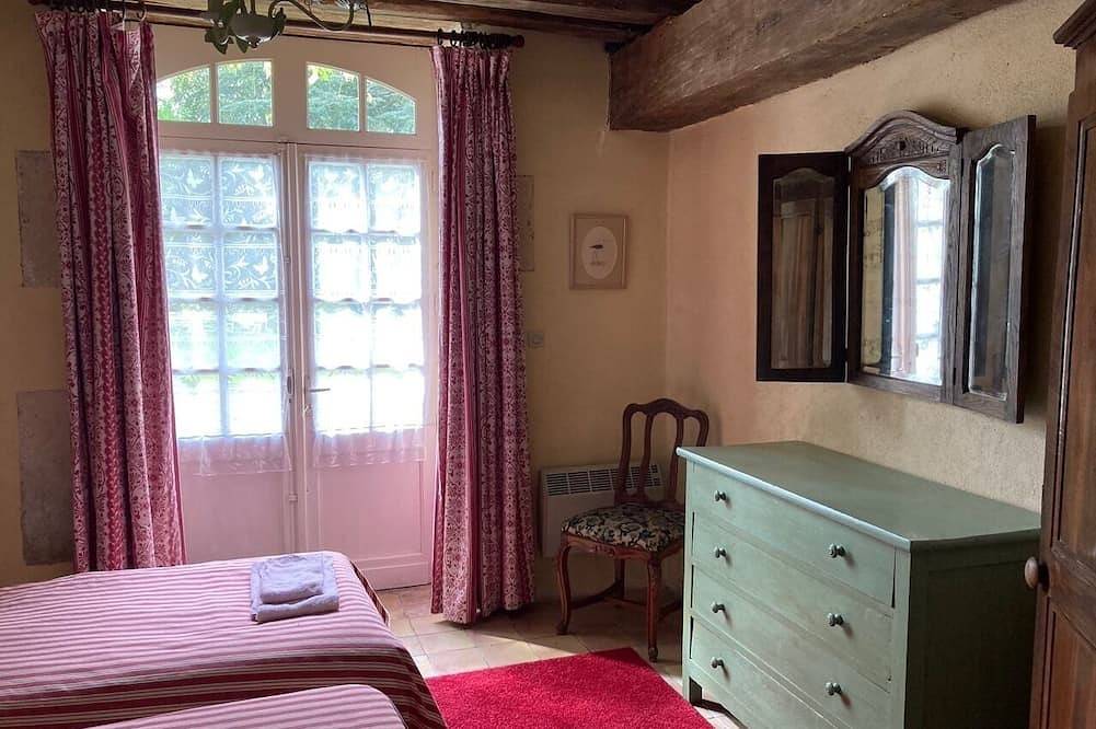 Countryside house in a family property in Vereaux, in the Berry in Vereaux, Saint-Amand-Montrond