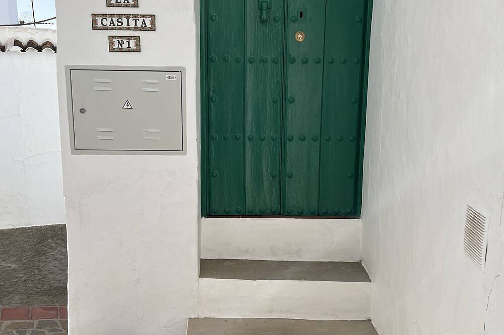 Enchanting 1 Bed with A/C, Sunny Terrace and Views in Cómpeta, Málaga Province