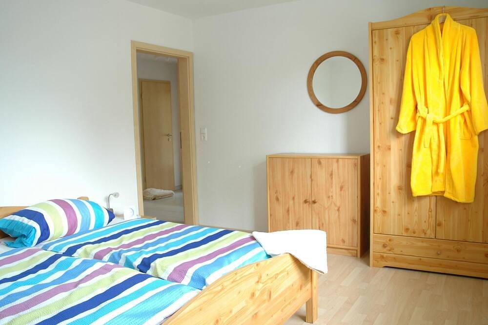 Mit Indoorpool, Garten und Partyraum in Geestland, Cuxland