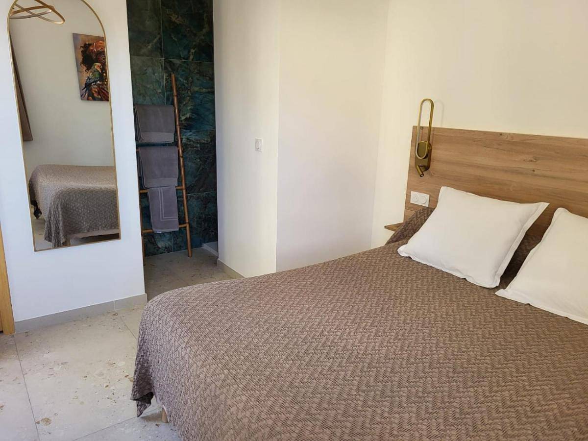 Tre castelli in Monticello, Calvi en omgeving