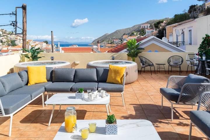Maison d’hôte pour 2 personnes, avec jacuzzi et terrasse dans Symi