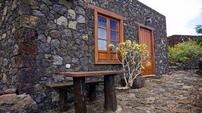 Casa rural para 2 personas, con Terraza además de Jardín y Vistas en Frontera  - 2