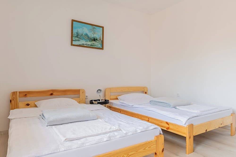 Spacious 4-bedroom house in wonderful Szeged with Wifi, Ac in Szeged, Kleingebiet Szegedin