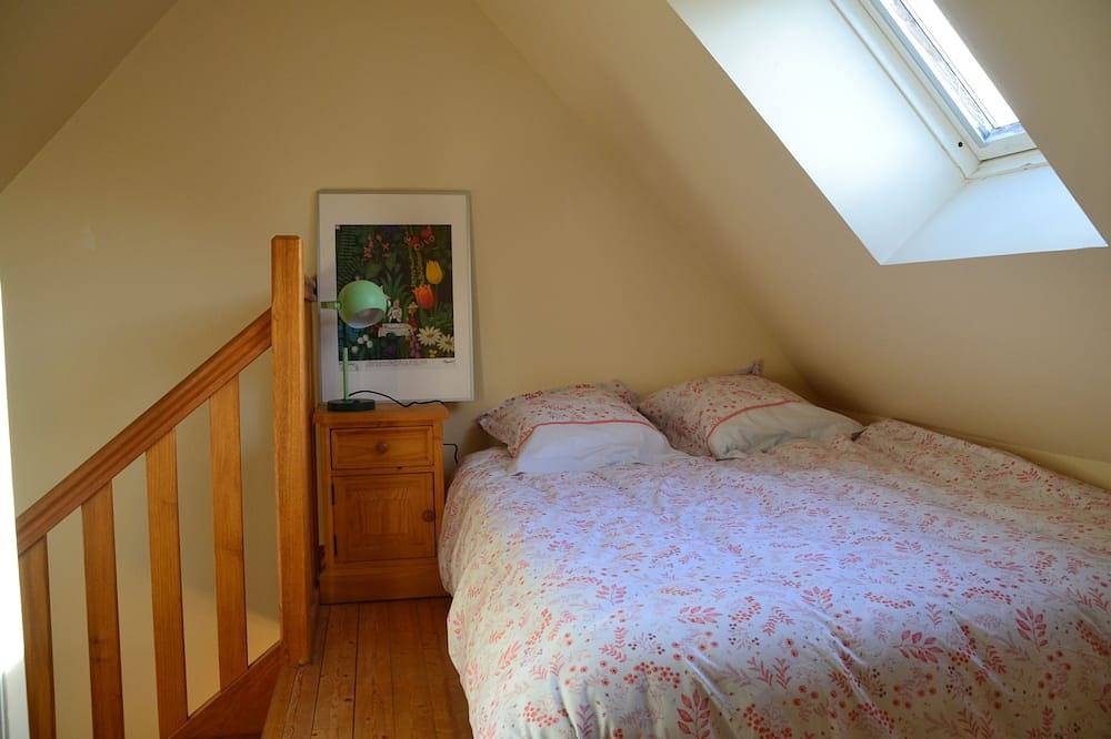 Cosy house with fireplace in Lannion, Ceinture Dorée