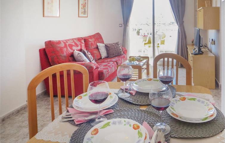 Apartamento vacacional entero, Apartamento junto a la playa con WiFi, aire acondicionado, piscina y terraza in Torrevieja Centro, Torrevieja