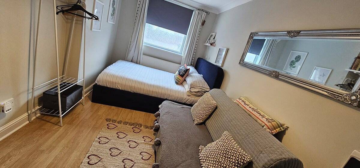 Ganzes Studio, Studio Apartment Sleeps 4 with Parking in Cardiff, Cardiff und Umgebung