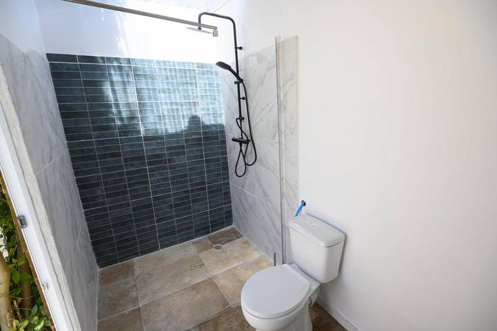 Gîte pour 3 personnes, avec jardin ainsi que vue et piscine à Le Molay-Littry - 3