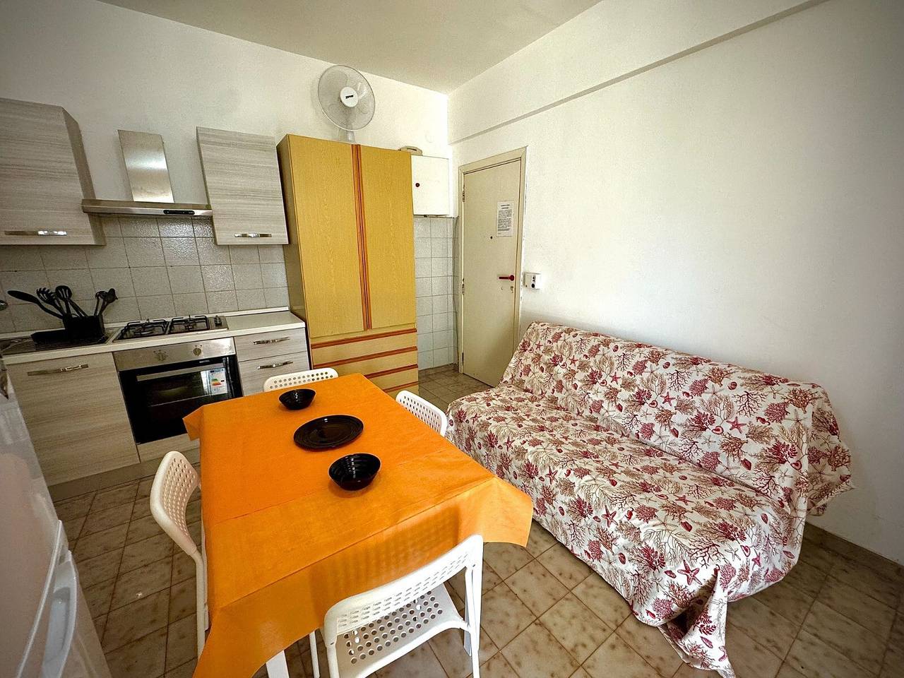 Apartamento entero, Apartamento 'Casa Tramacere' con terraza compartida y aire acondicionado in Baia Verde, Golfo de Tarento