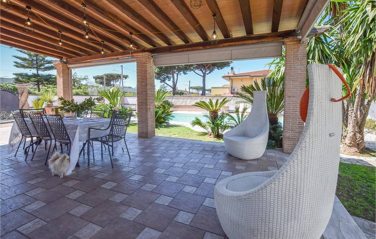 Moderna oasi con WiFi e parcheggio, a 2 km dalla spiaggia in Anzio, Provincia di Roma